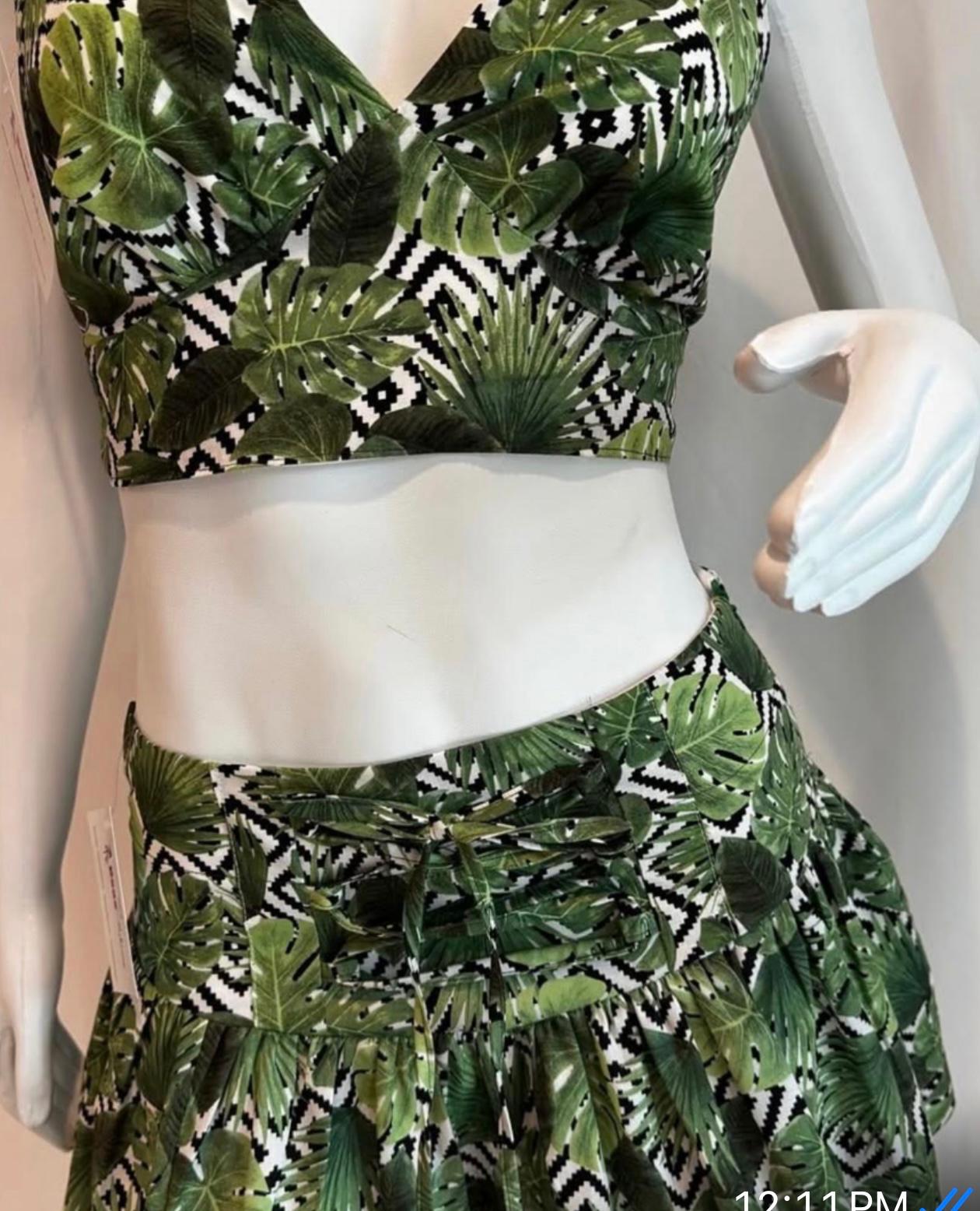 Tropical Leaf Print 2-Piece Skirt Set – Crop Top & Ruffle Mini